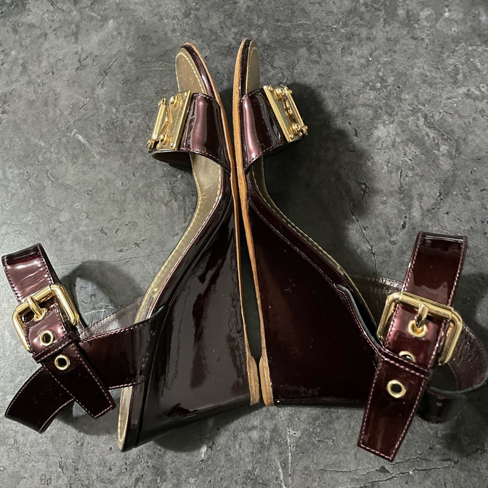 LOUIS VUITTON sandals
